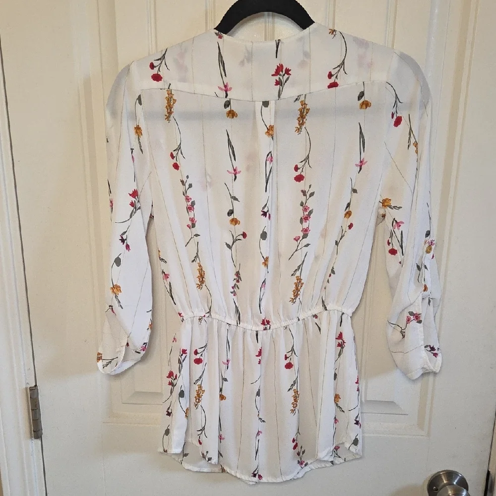 White Floral Gold Stripe Zipper Blouse With Pockets - Picture 4 of 7